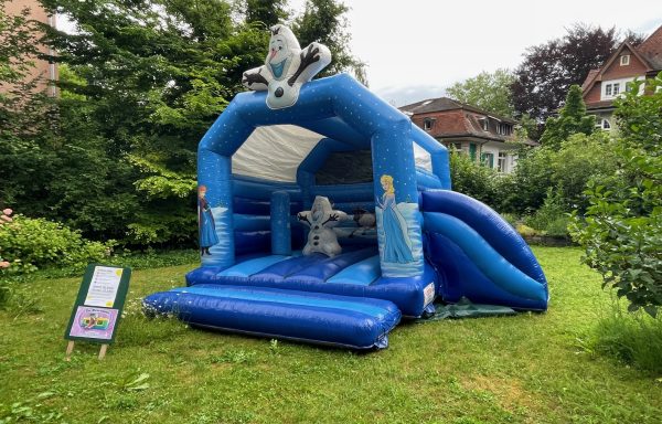 château gonflable Anna & Elsa